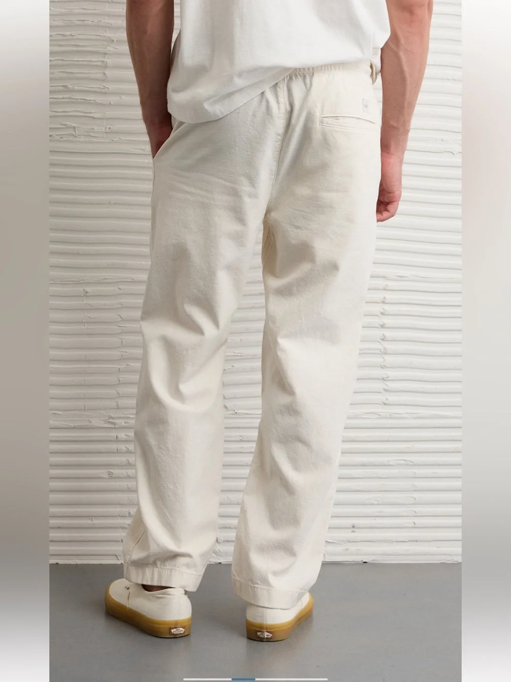 NWT Men’s AE Pull On Trekker Cream Pant